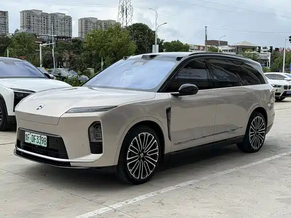 NIO ES8 2025