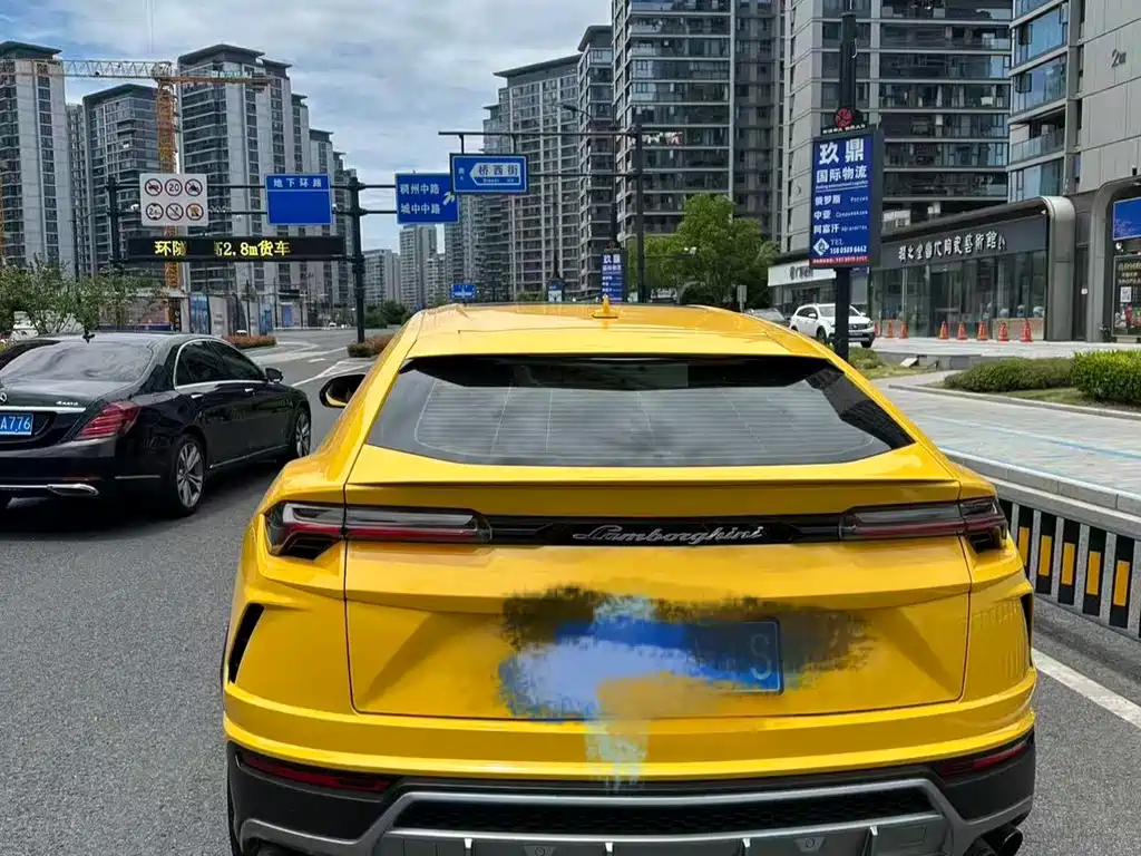Lamborghini Urus 2019 — фото 5