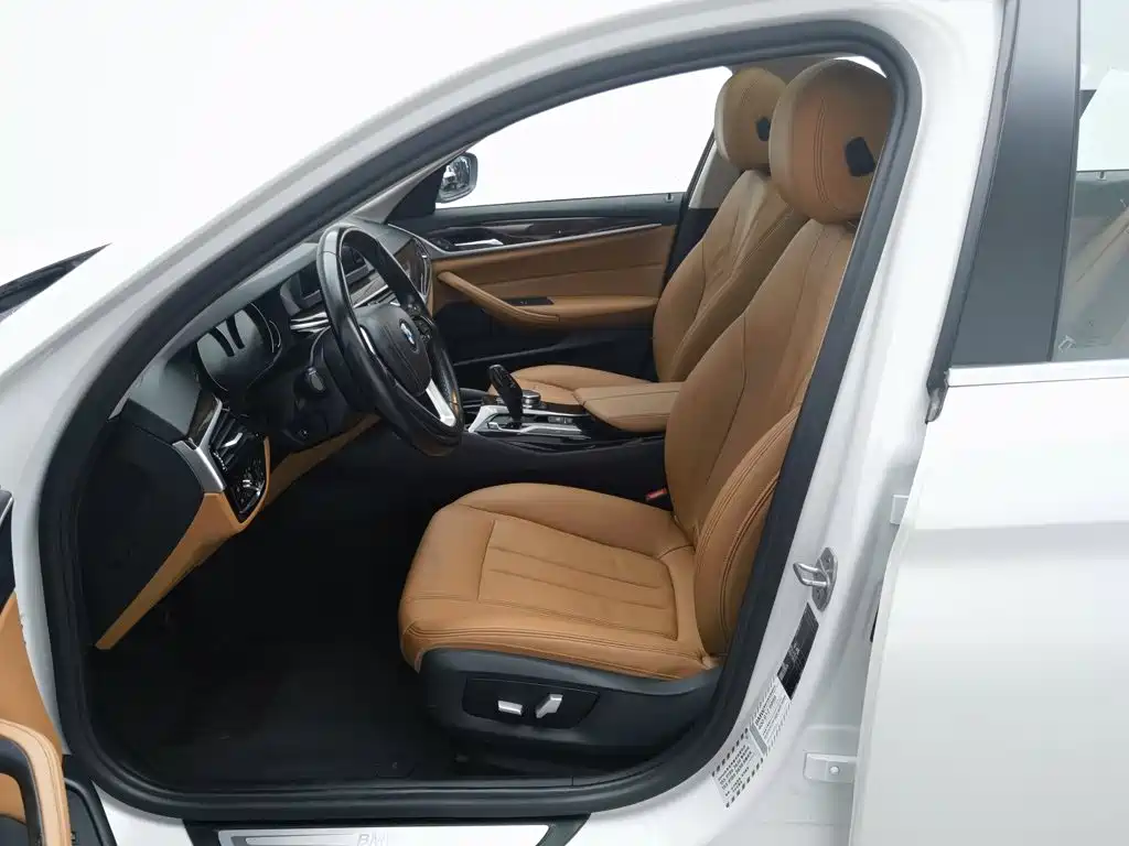 BMW 5 Series 2017 — фото 10