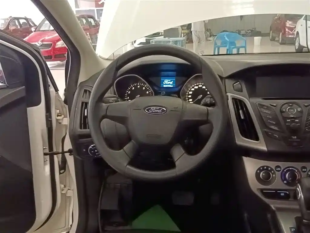 Ford Focus 2015 — фото 11