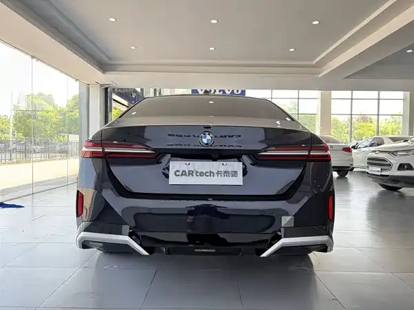 BMW 5 Series 2025