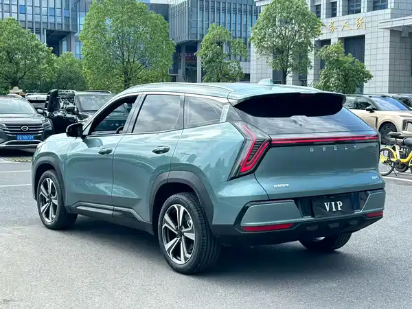 Geely Boyue L 2025