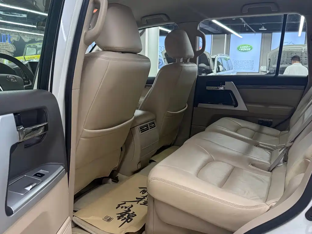 Toyota Land Cruiser 2016 — фото 11