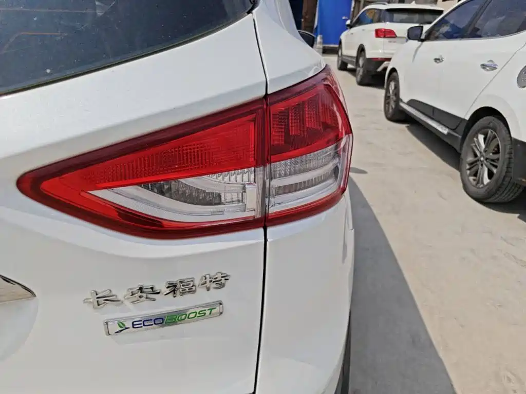 Ford Kuga 2015 — фото 8