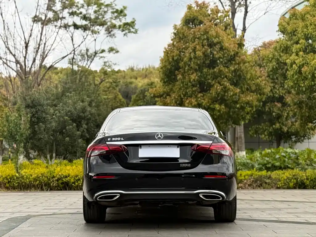 Mercedes-Benz E-Class 2023 — фото 8