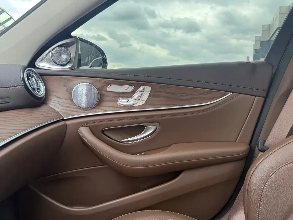 Mercedes-Benz E-Class 2023 — фото 28