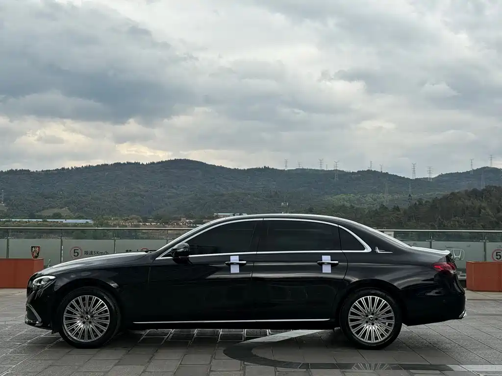 Mercedes-Benz E-Class 2023 — фото 10