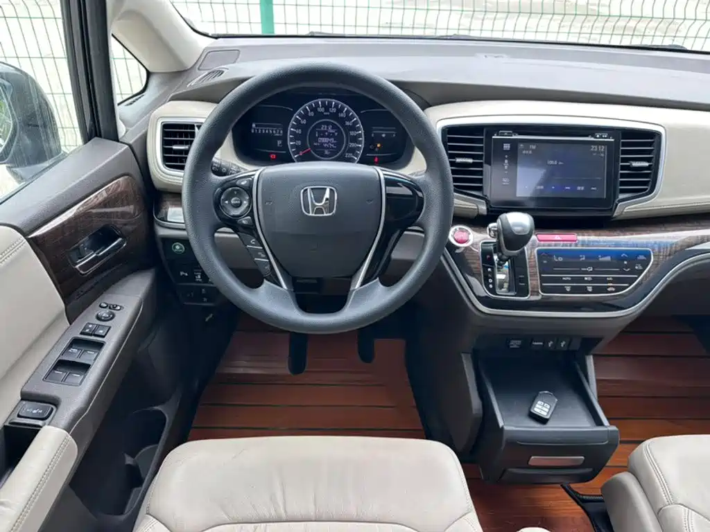 Honda Odyssey 2017 — фото 17