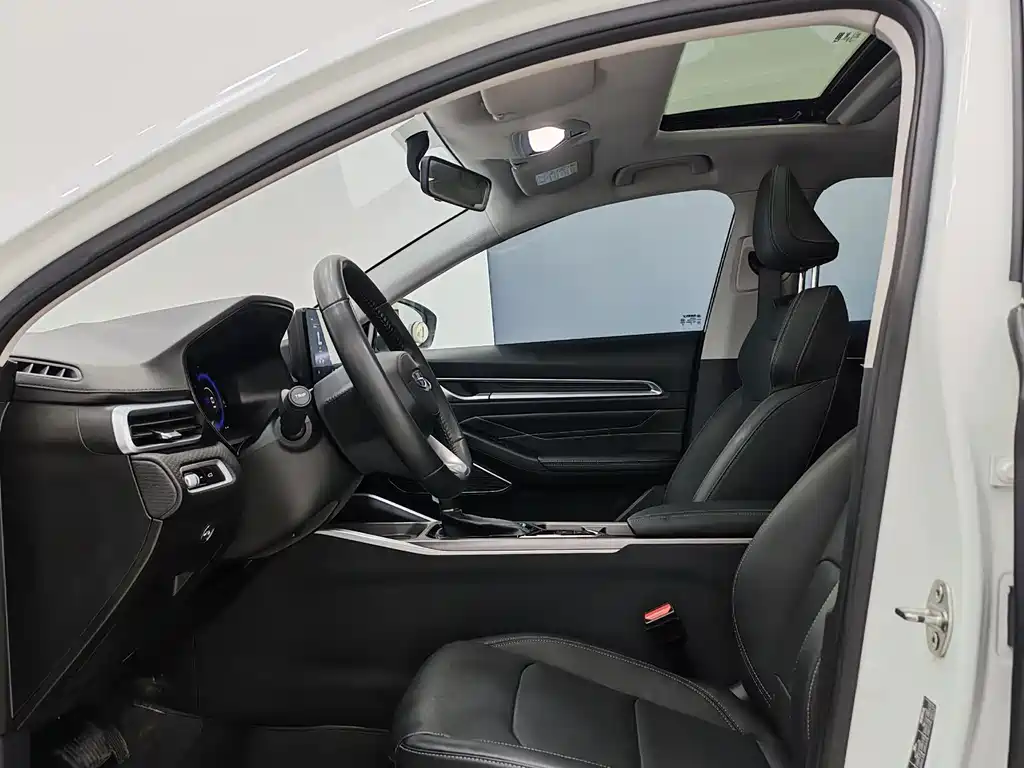 Geely Emgrand 2021
