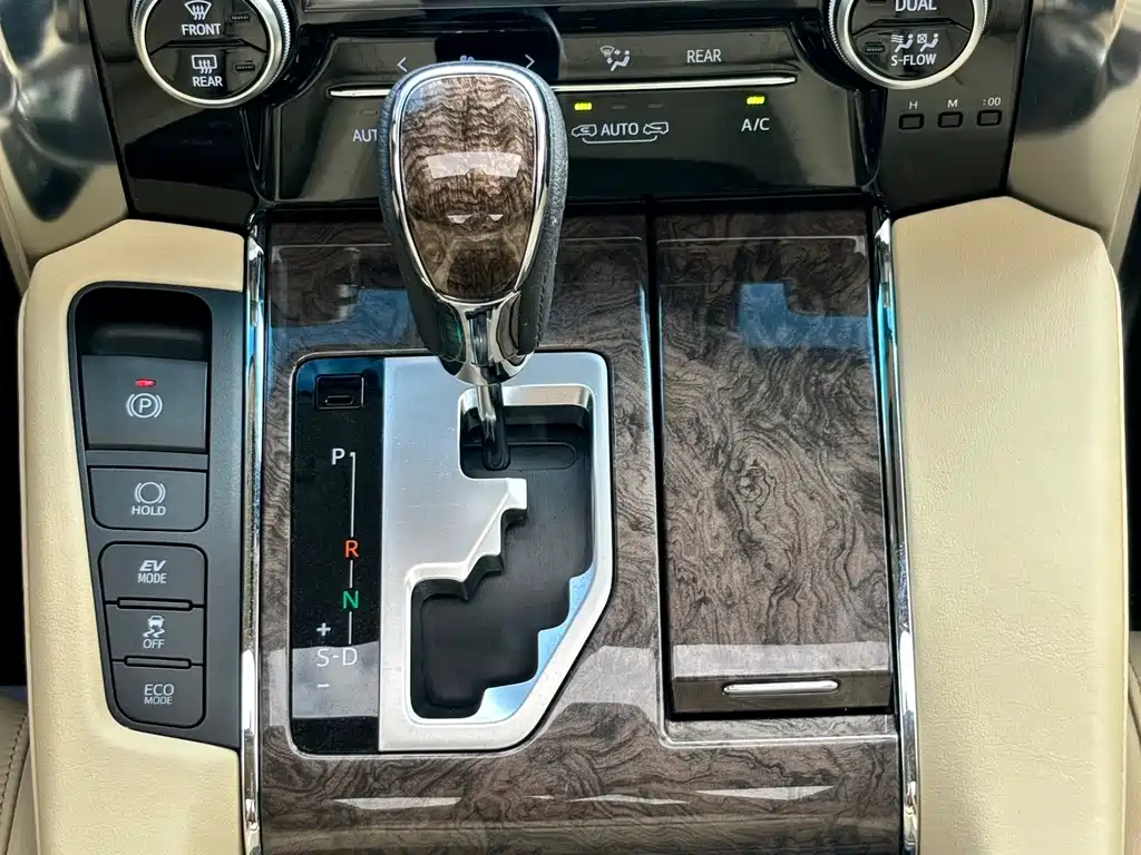 Toyota Alphard 2022 — фото 15