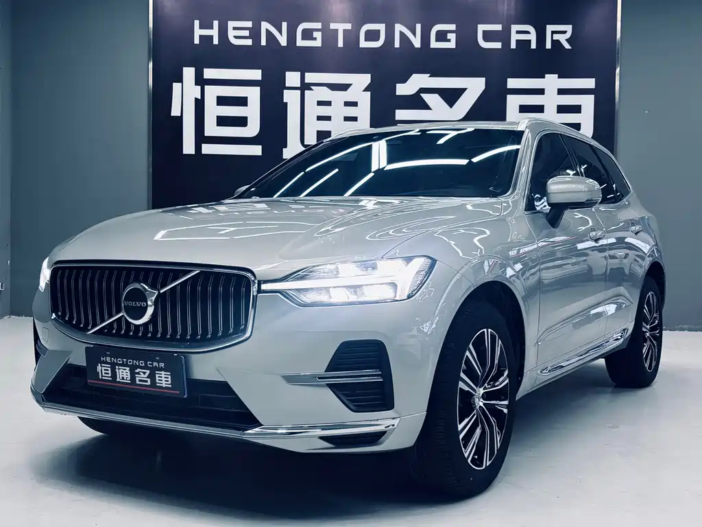 Volvo XC60 2021 — фото 1