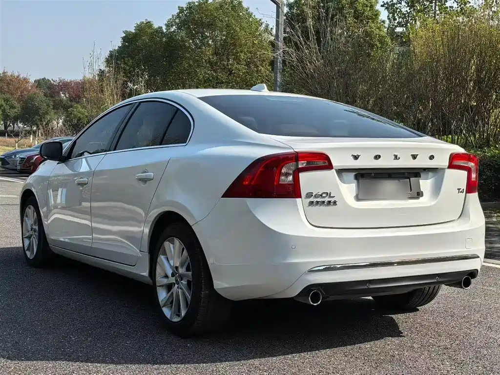 Volvo S60 2017 — фото 25