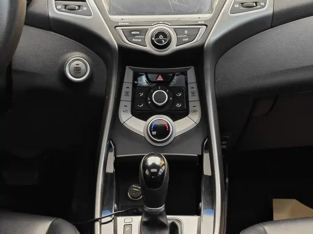 Hyundai Elantra Langdong 2016 — фото 18