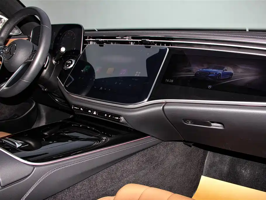Mercedes-Benz E-Class 2025 — фото 24