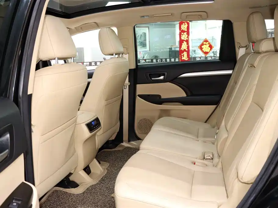 Toyota Highlander 2018 — фото 10