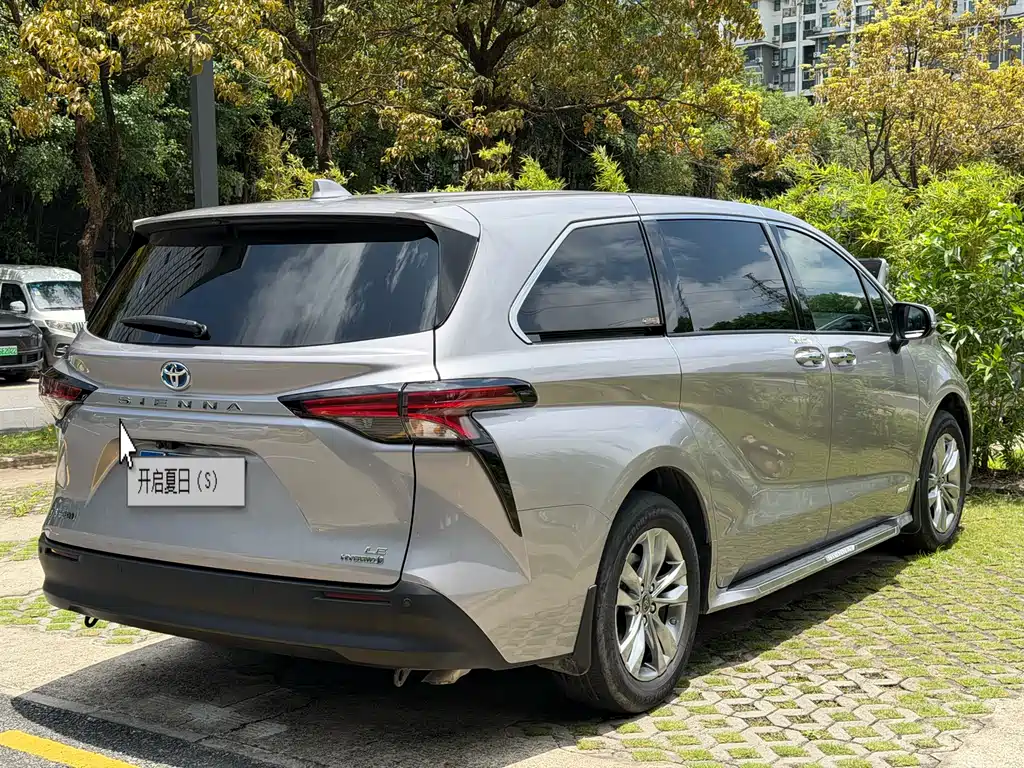 Toyota Sienna 2023 — фото 5