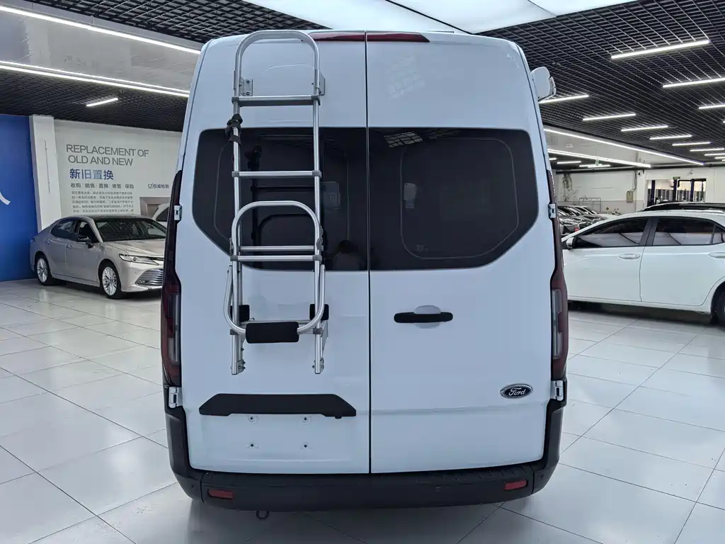 Ford Transit 2023 — фото 11