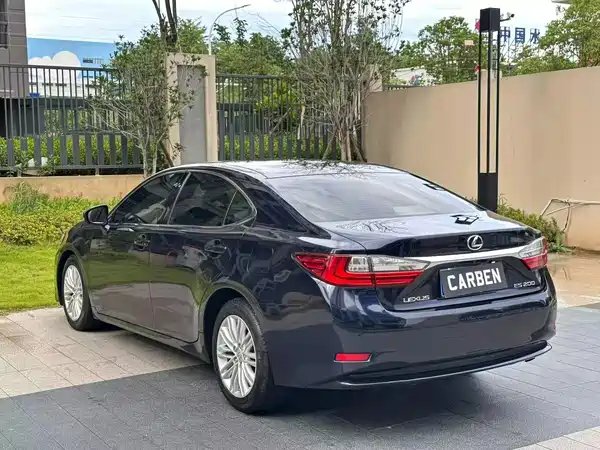 Lexus ES 2018