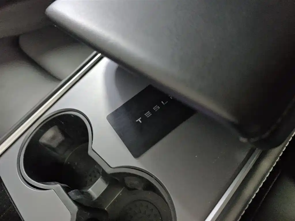 Tesla Model Y 2021 — фото 9