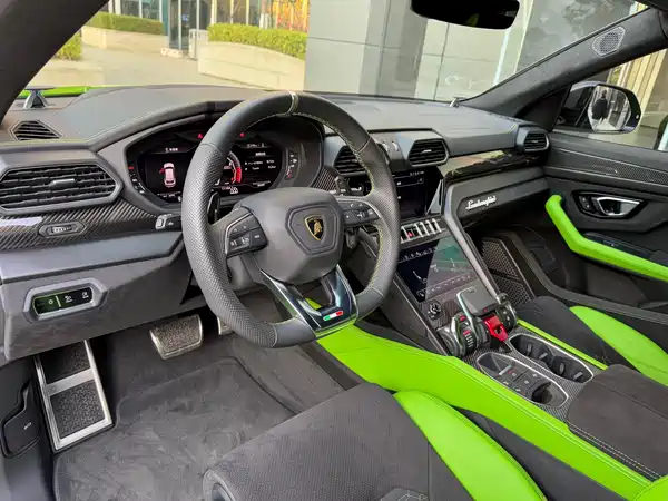Lamborghini Urus 2021