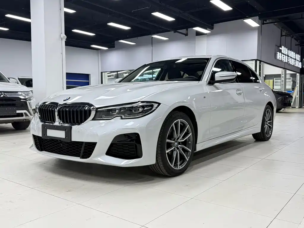 BMW 3 Series 2022 — фото 1