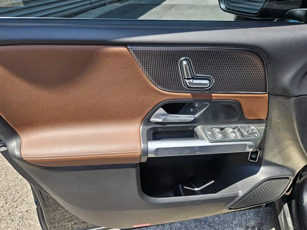 Mercedes-Benz GLB 2023 — фото 12