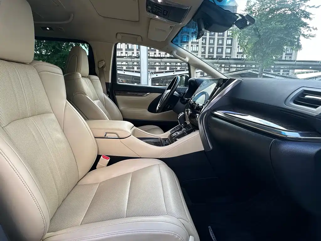 Toyota Alphard 2021 — фото 11