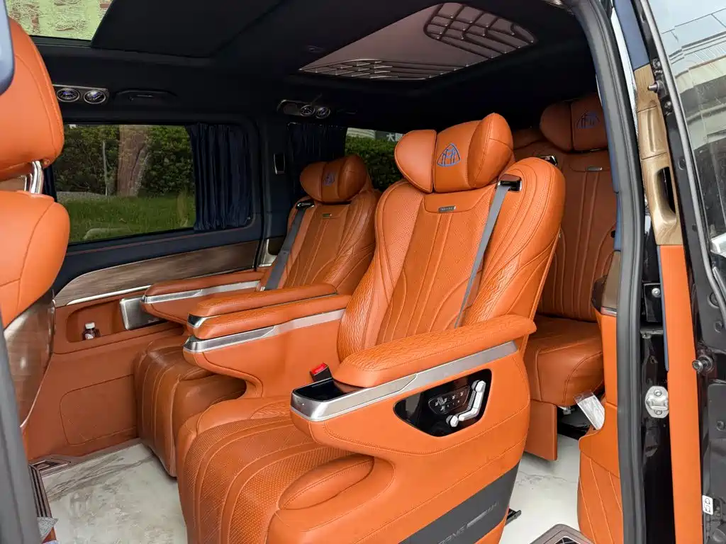 Mercedes-Benz V-Class 2022 — фото 12
