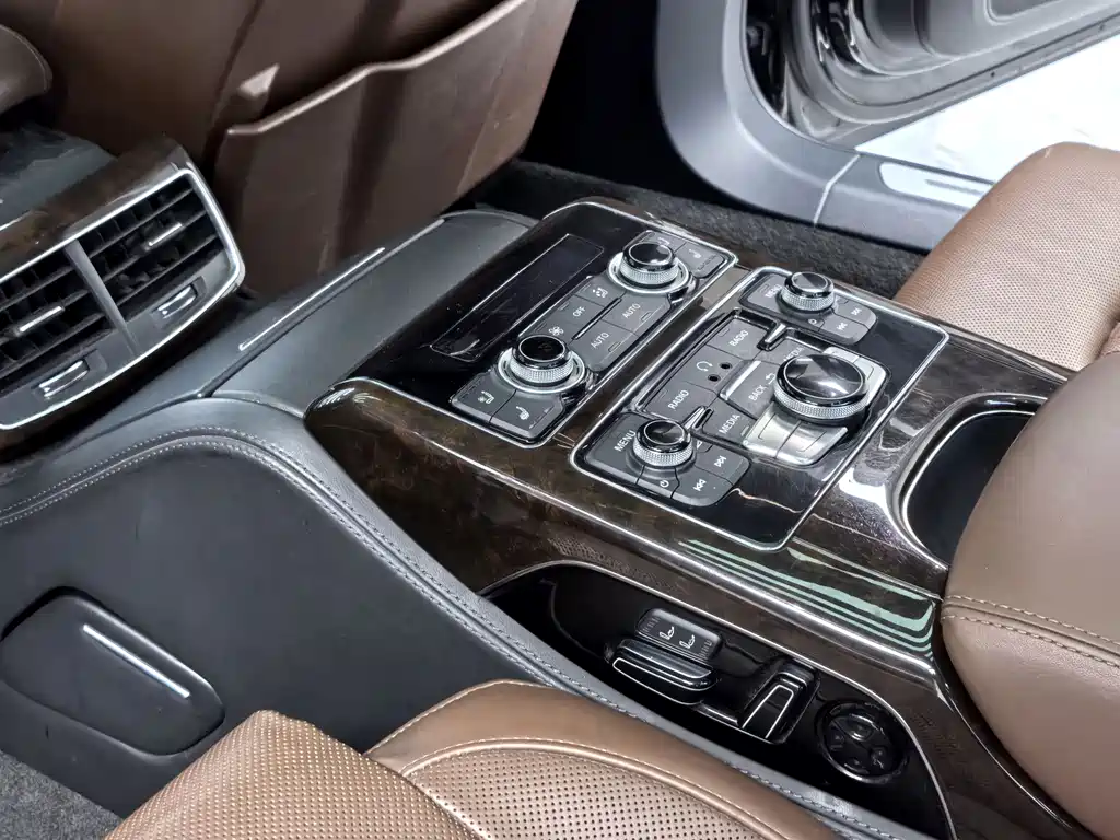 Audi A8 2014 — фото 10