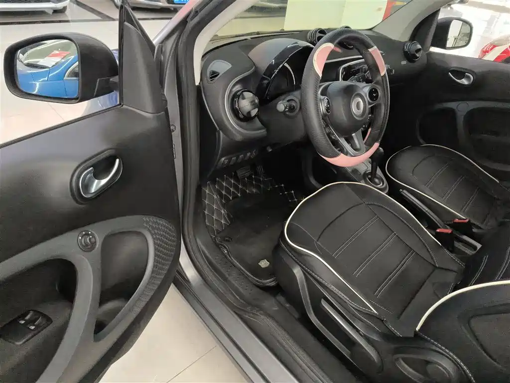 smart Fortwo 2018 — фото 16