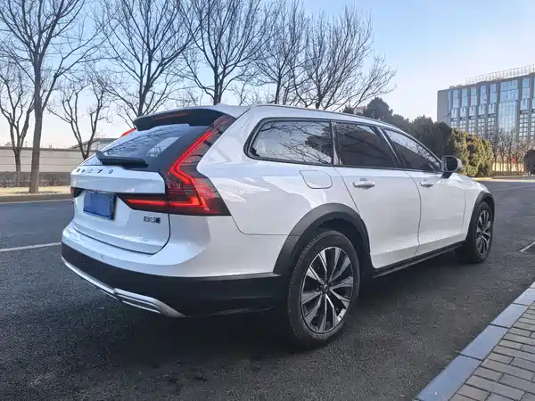 Volvo V90 2023