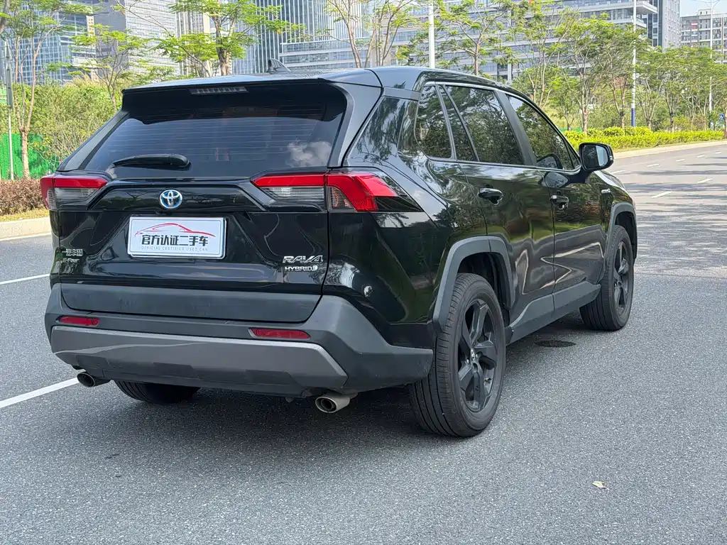 Toyota RAV4 2021 — фото 19