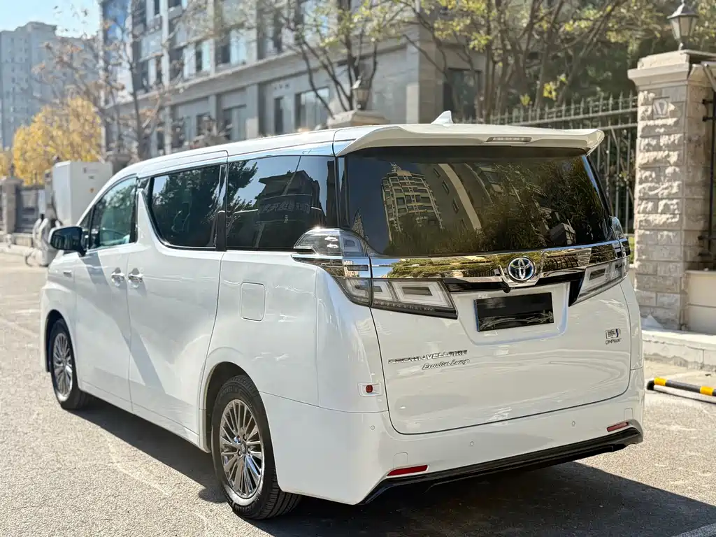 Toyota Vellfire 2022 — фото 11