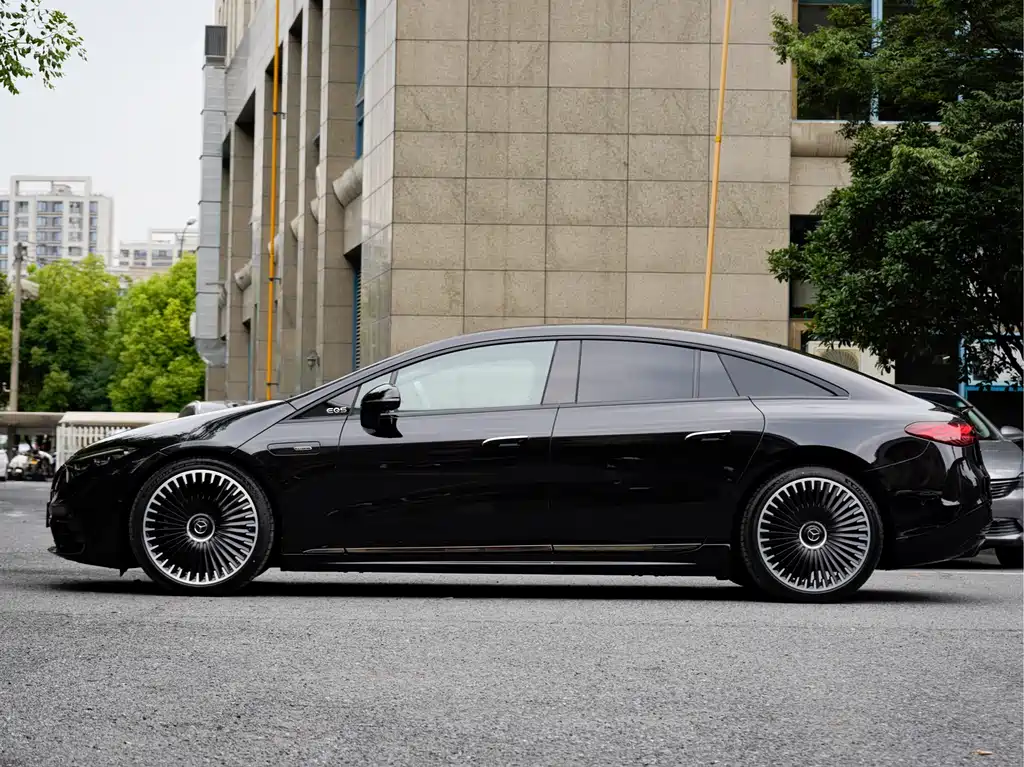 Mercedes-Benz EQS AMG 2025 — фото 3