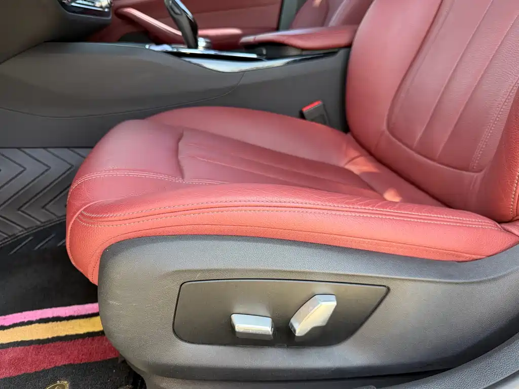BMW 5 Series 2019 — фото 14