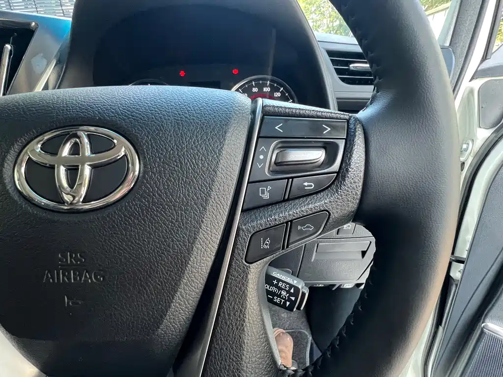 Toyota Vellfire 2021 — фото 17