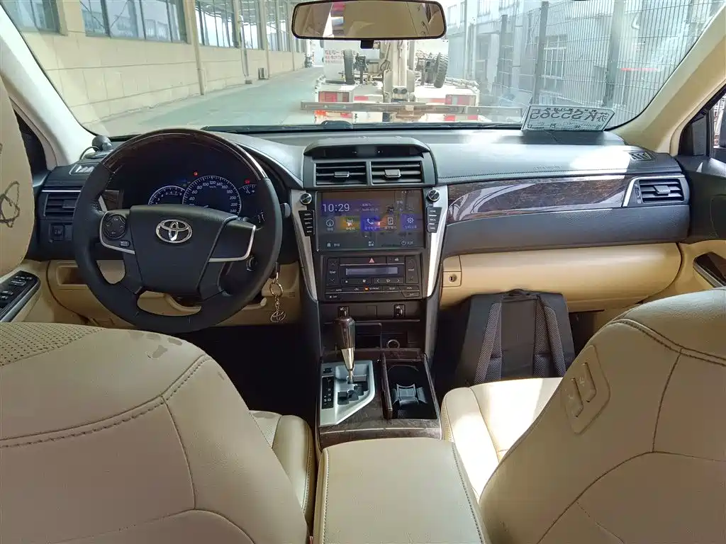 Toyota Camry 2016 — фото 10