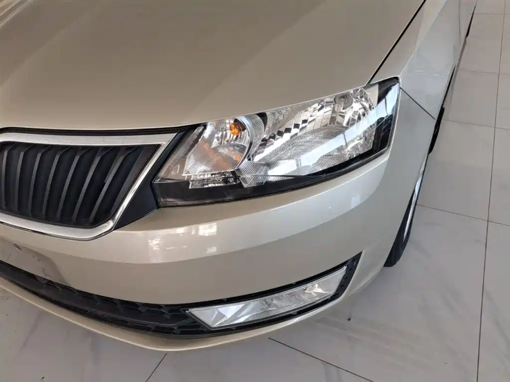 Skoda Rapid 2016 — фото 24