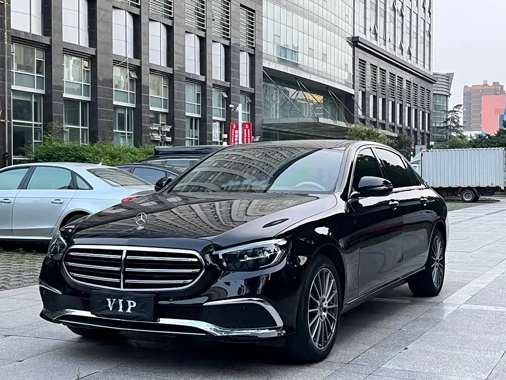 Mercedes-Benz E-Class 2023 — фото 12