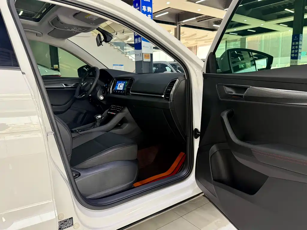 Skoda Karoq 2023 — фото 10