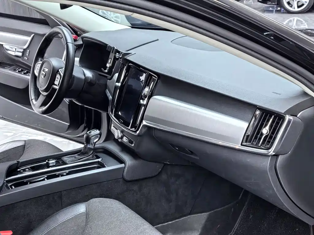 Volvo S90 2019 — фото 11