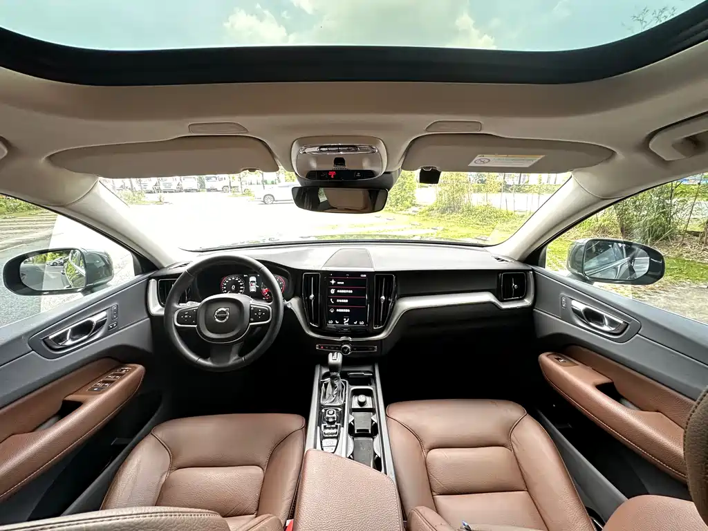 Volvo XC60 2019 — фото 14