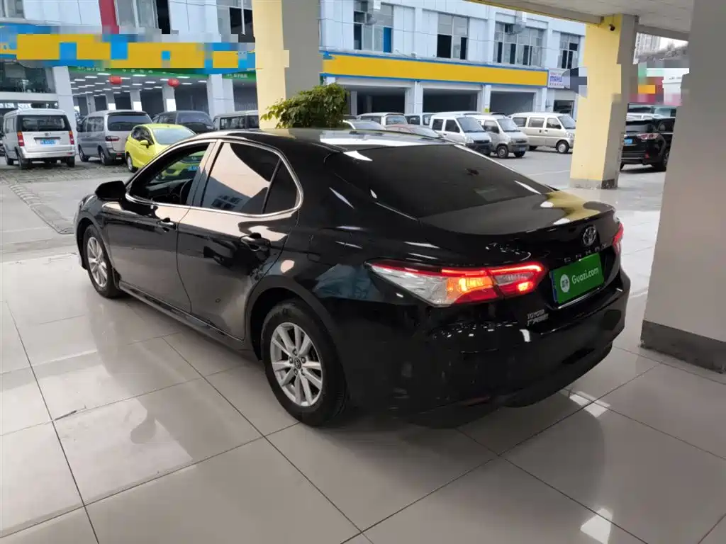 Toyota Camry 2018 — фото 24