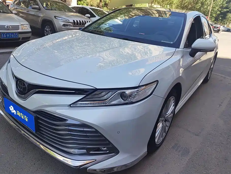 Toyota Camry 2020 — фото 1