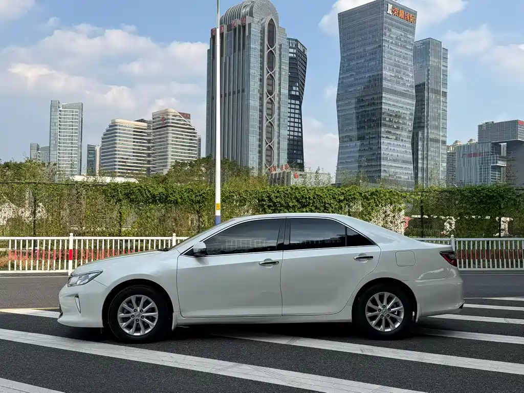 Toyota Camry 2016 — фото 3