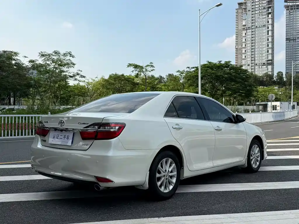 Toyota Camry 2016 — фото 4