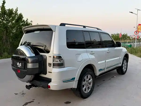 Mitsubishi Pajero 2019
