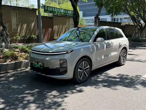 Li Auto L6 2025