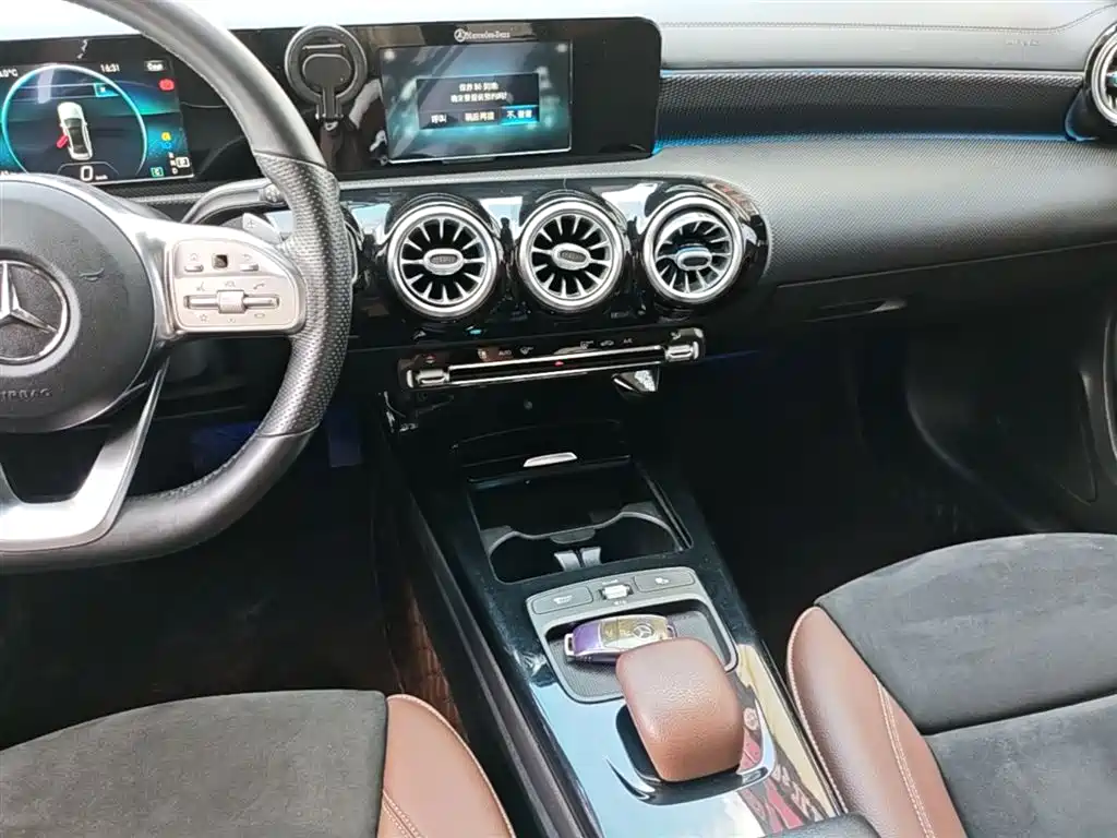 Mercedes-Benz A-Class 2019 — фото 13