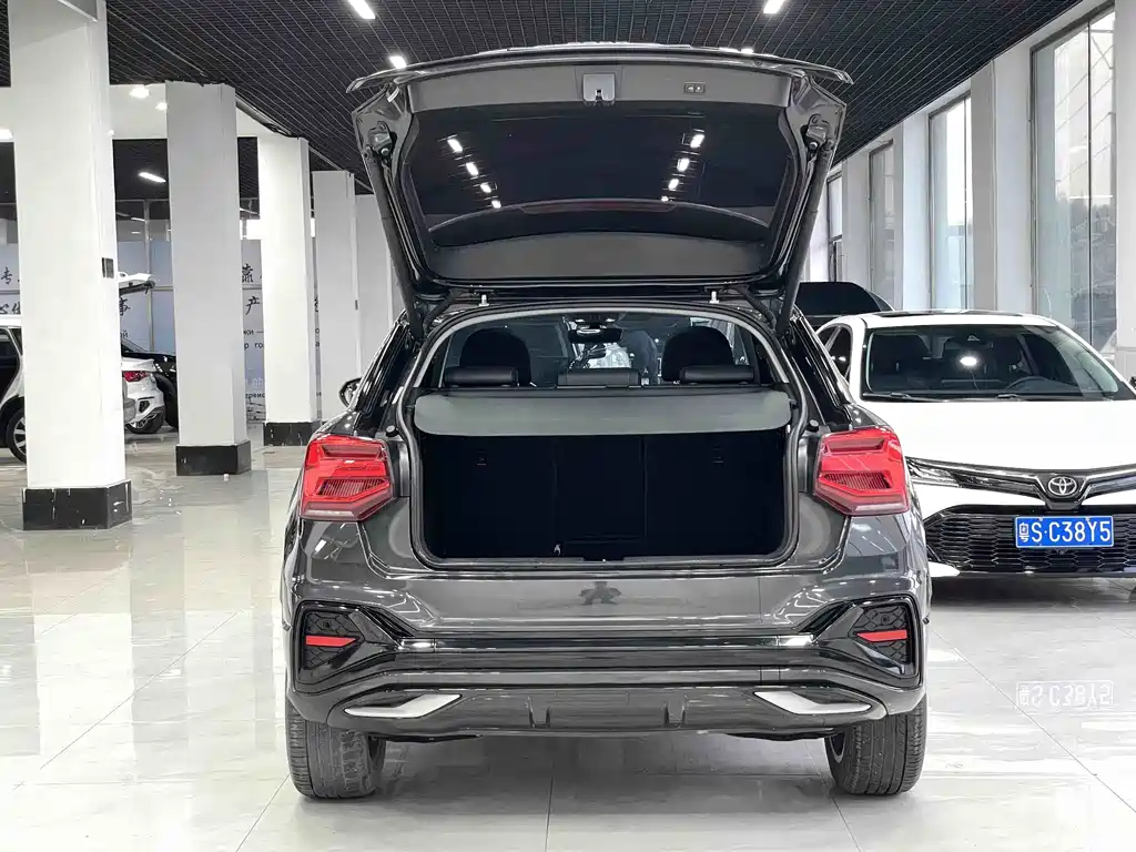 Audi Q2L 2022 — фото 17